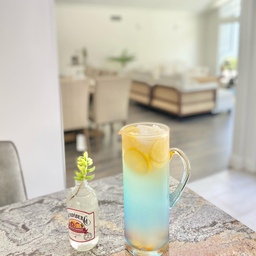 Bringing summer vibes indoors ☀️
A splash of lemonade🍋 freshness meets cozy California living 🌴
#SummerVibes #CozyHome #LemonadeMood #FreshAndBright #HomeStyling #InteriorInspiration #CaliforniaLiving #SummerAtHome #CozyCorner #RefreshingMood #summerdecor