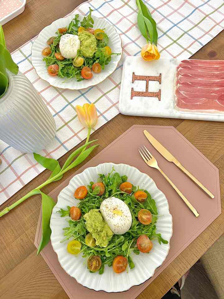 Slowing down with good food :
burrata cheese, argular, smashed avocado, tomatoes 🍅🥑
pretty details, and a calming table setting 💐

#OhouseAmbassador #summerparty #OhouseStyle #TableStyling #HomeVibes  
#EverydayTable #SimpleLiving #Foodstagram #Homebar
#BurrataSalad #FreshAndSimple #LifestyleInspo #DailyVibes
