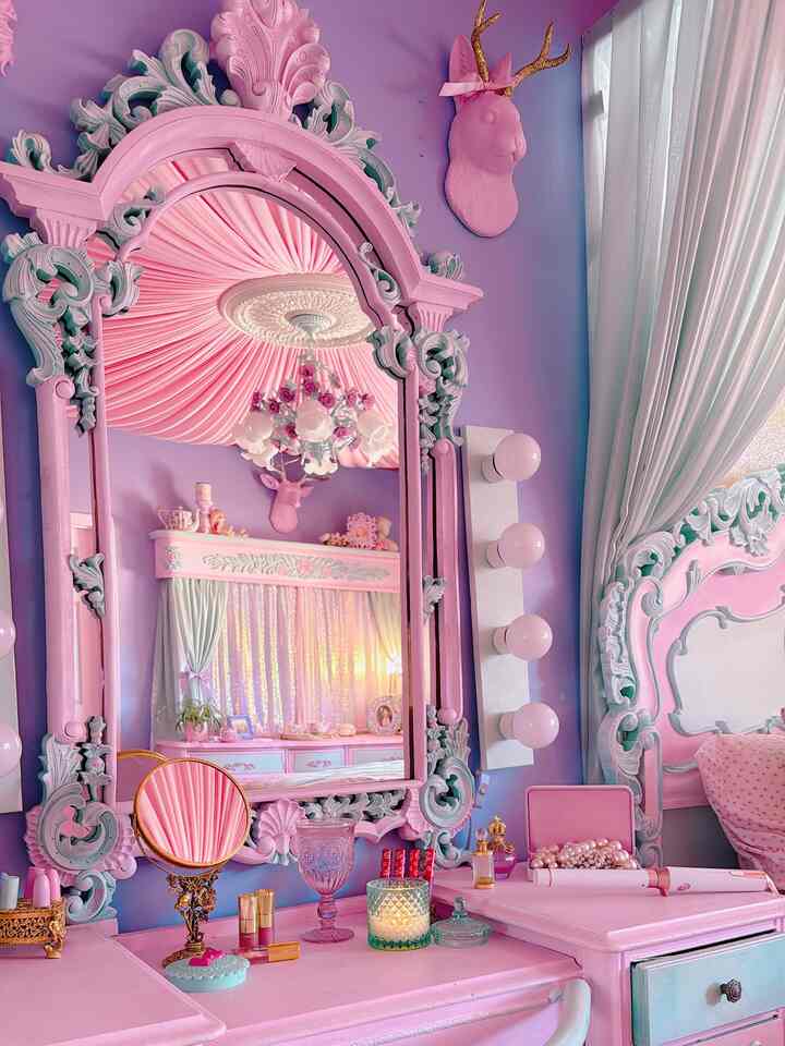 #pastel #vintagestyle kamar tidur Hollywood lama. Hampir semuanya (kecuali barang-barang yang tercantum) dilukis tangan dan didaur ulang 🩷 Menurutku, kamar ini punya sentuhan sarang #mermaid