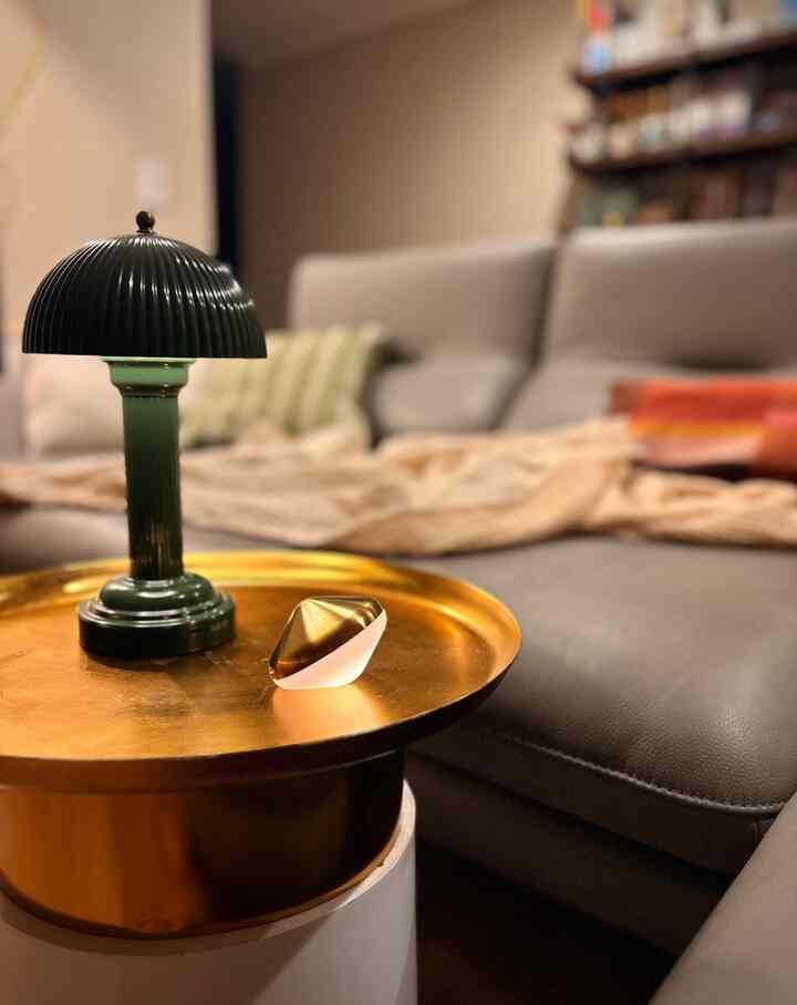 Green light, gold glow, and a golden table in perfect harmony ✨

#homedecor #interiorstyling #cozyhome #moodlighting #goldandgreen #tablelamp #designinspiration