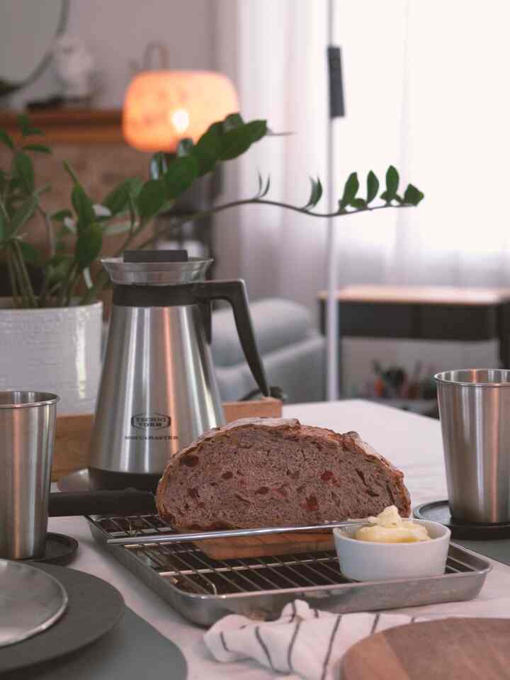 For our summer party, we’re starting with warm bread and butter, paired with freshly brewed drip coffee kept hot in the Moccamaster Thermo carafe.

#summerparty #summerhosting #dinnerpartydecor #tablestyling #homebar #diningtable #diningtableinterior #midcentury #Nordicinterior #ikea #villeroyboch #tablesetting #tablecloth #diningtable #table #tableware 