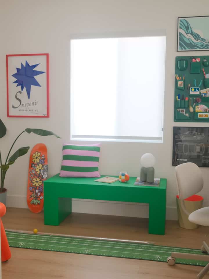 Tempat favorit saya di kantor rumah kecil kami. Tempat yang sempurna untuk berhenti bekerja dan sekadar menikmati momen relaksasi. #homeofficedecor