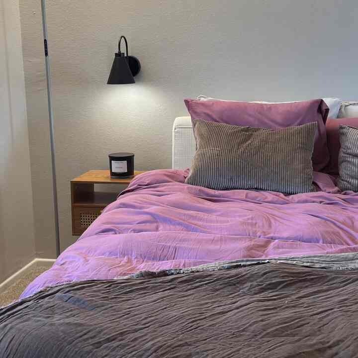 Cozy bedroom 💜
#ikea #ikeabedroom #purple #cozy #cozyroom #brown 