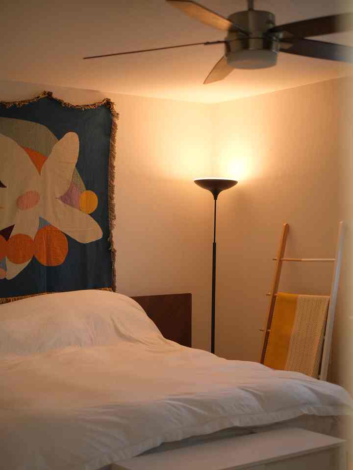 Guest room is ready for our overnight guests 🤗

#guestroom #cozybedroom #bedroominterior #bedroom #bedroomheadwallinterior #bedroomdeco #kingsizebed #walldeco #tapestry 