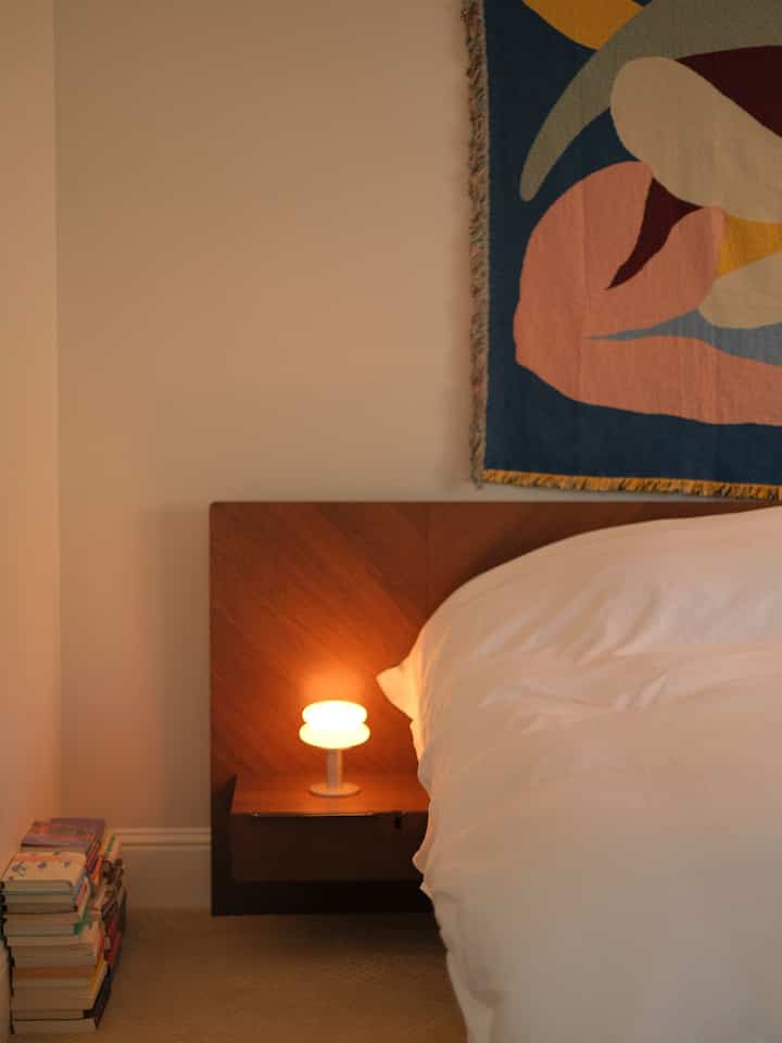 Big believer of stacked books as bedroom deco 📚✨

#bedroom #bedroominterior #woodenfurniture #WoodInterior #woodenbed #tablelamp #portablelamp #kingsizebed #wallart #tapestry 