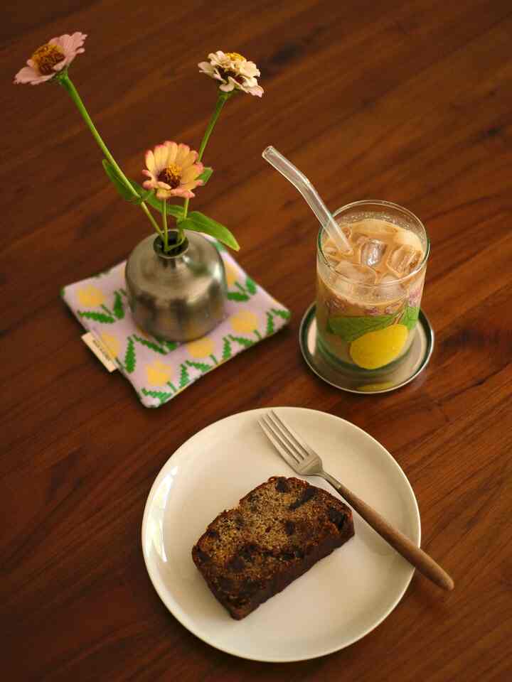 Banana bread & iced latte for dessert 😋

#diningtable #diningroom #woodendiningtable #cozydiningroom #dessertplate #fabriccoaster #coaster