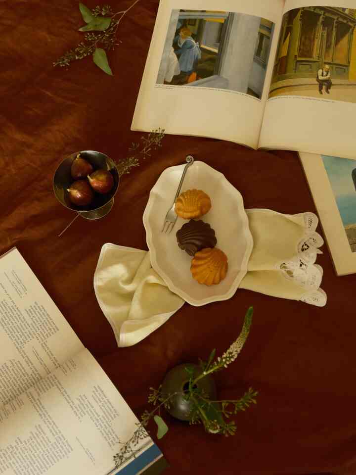 baked some madelaines for desert 🥹✨

#baking #desert #beddingset #latesummer #summertofall