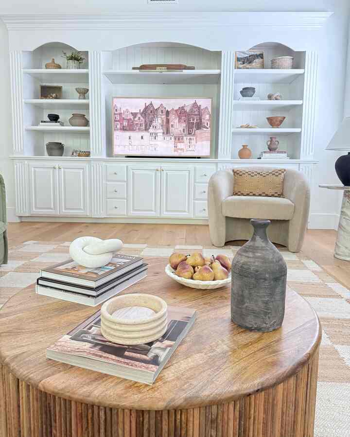 Cozy, autum accents add charm and an inviting vibe to your space! #homedecor #livingroomdecor #neutralcolorscheme