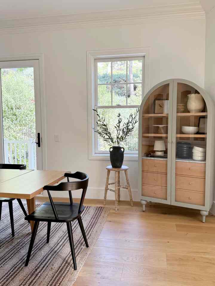 Add greenery to your space for an organic vibe! #fauxbranches #diningroomdecor #archedcabinet