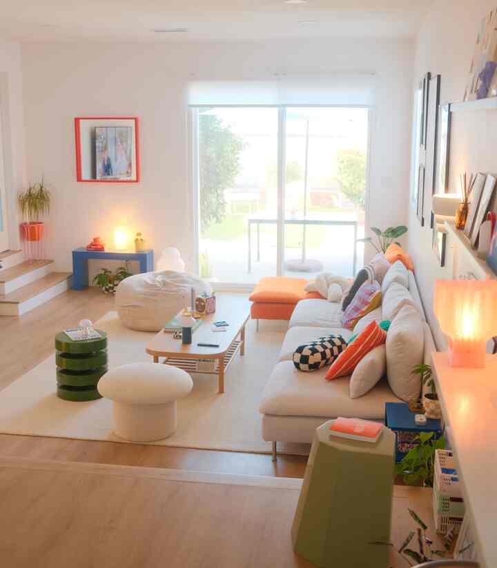 I use to not have a rug here but i think its so much cozier with a rug! ;) #summerrug #livingroomdecor #summertime 