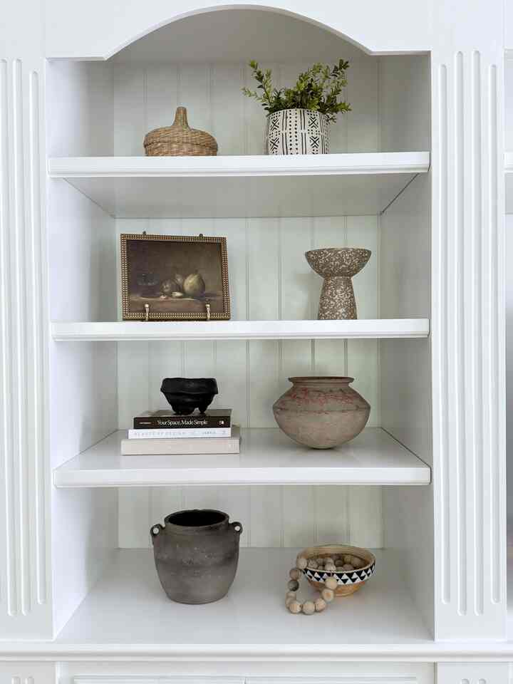 Add decor and books to style your shelves! #homedecor #books #decorating