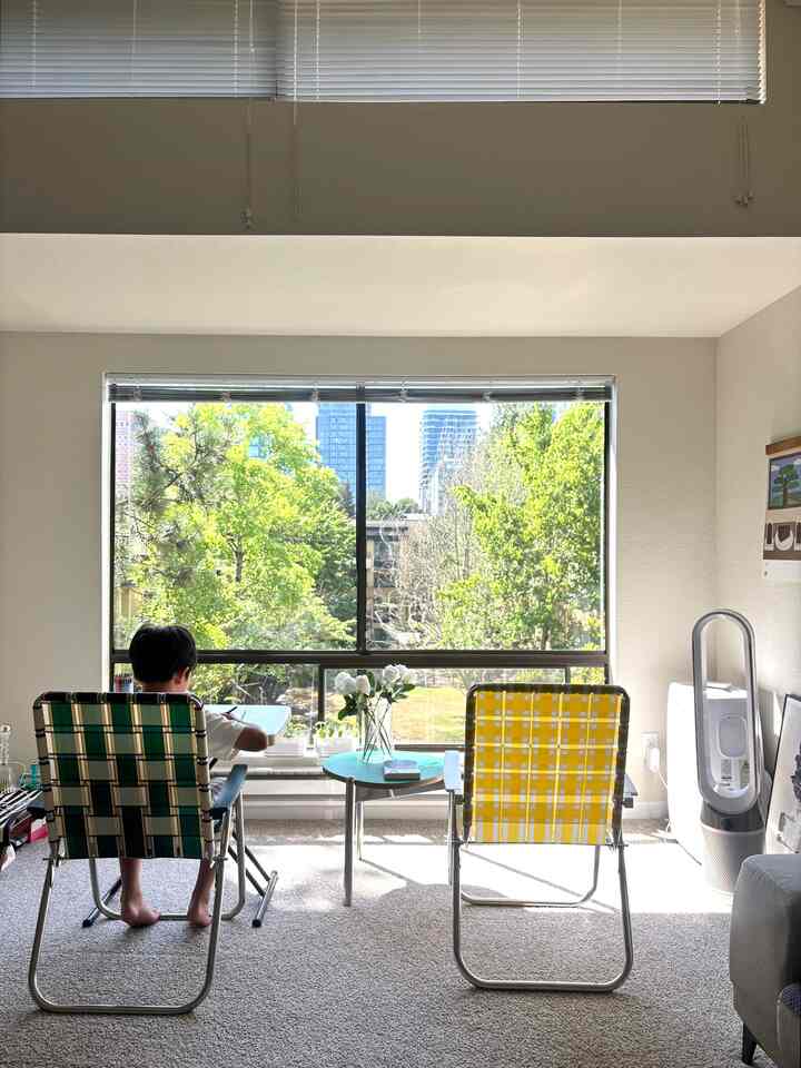 Stay, summer 💚💛


#livingroominterior #livingroom #lawnchair #terraceinterior 