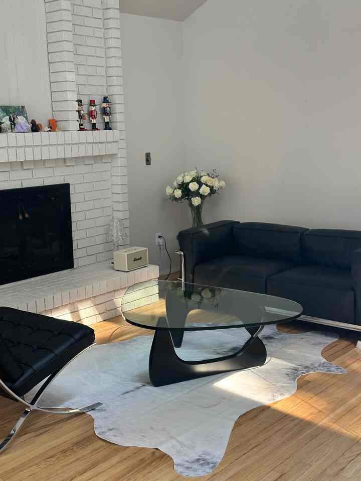 Where less becomes more—loving the calm that negative space brings.

#summerrug #rugandhome #coastalrugs #airyvibe #Homecafeinterior #livingroom #whiteinterior #lamp #interior #kartell #coffeetable #livingroomfurniture #DWR #designchair #designlamp #livingroomtable #designfurniture #cassina #interiorfurniture #livingroomsofa #decoratingtips #interiorgram #designer #livingroominterior #chairrecommendation #table #blackinterior #livingroomlighting #moderninterior #modern