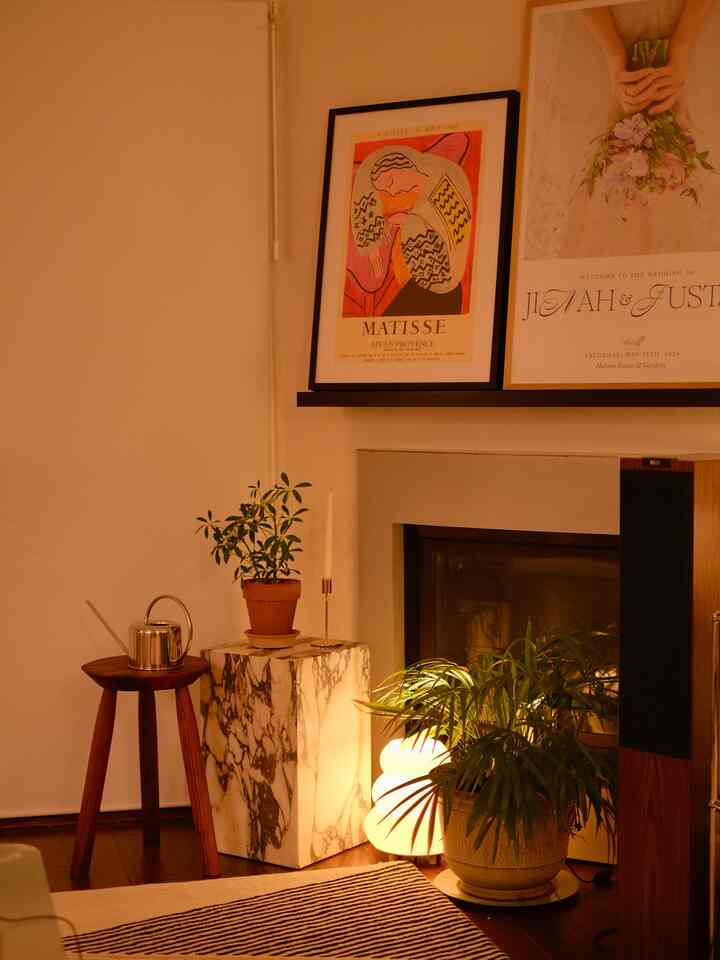 This and Late Night Jazz playlist 😌💡

#cozylivingroom #livingroominterior #livingroom #lamp #hifispeaker #walldecoration 