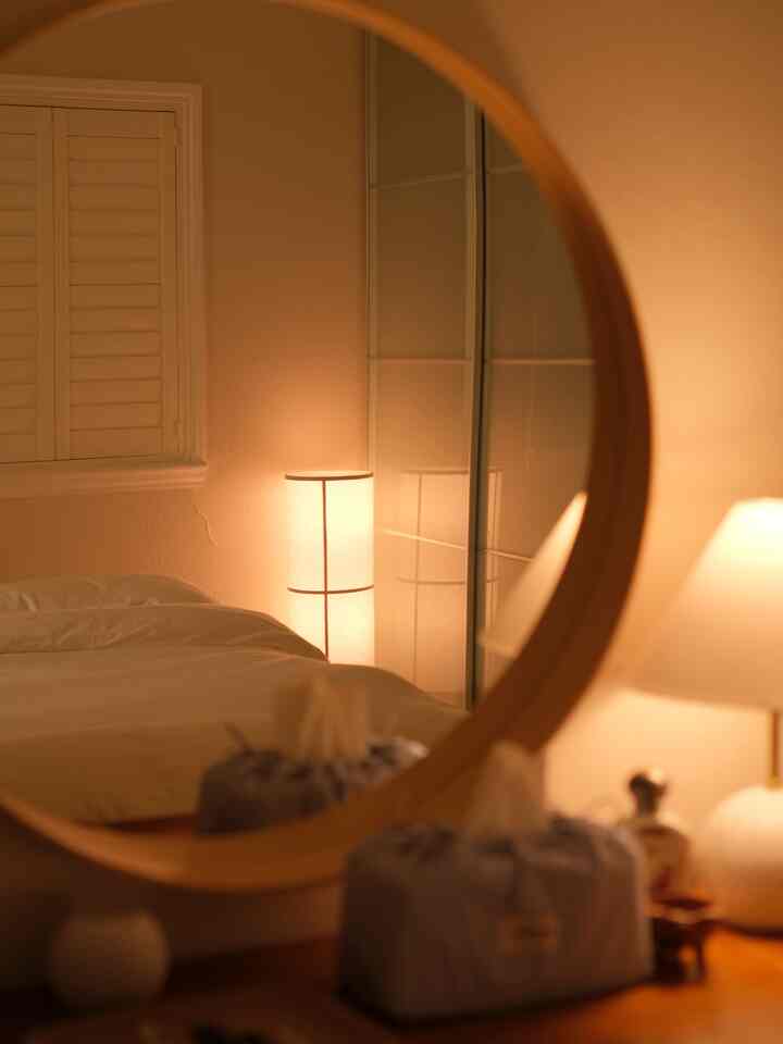 Cozy bedroom, night vs day

#bedroom #cozybedroom #platformbed #wallmirror #floorlamp #bedroominterior #bedroomdecor 
