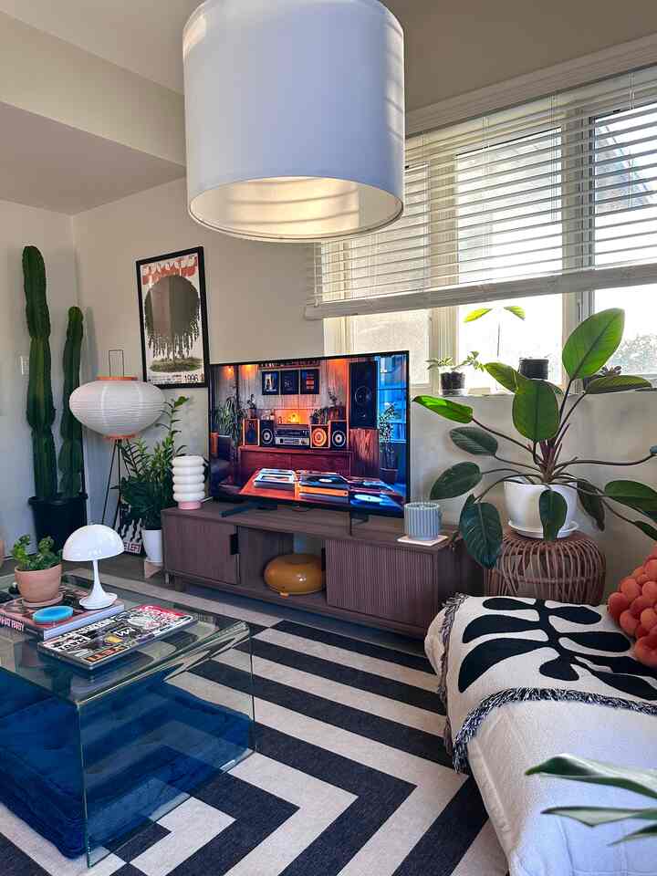 Lovely details in our home🏠

#homebody #apartmenttherapy #homedecor #design #cozyhome #home #decor #interior #interiordesign #motivation #homedesign #home #apartment #apartmentliving #vibes #favorite #apartmentdecor #interiorhome #homevibes #myinteriorstyle