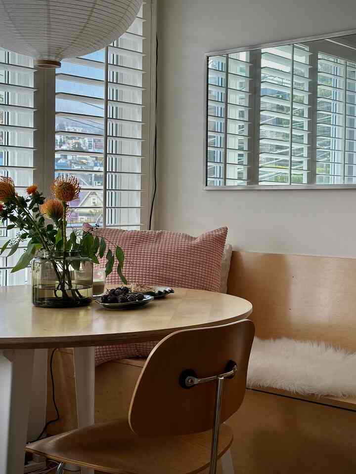 Pagi berawan di San Francisco ☁️
Sudut tempat saya menikmati menghabiskan sebagian besar pagi hari ☕️
#sarapan #flowerarrangement #diningtable #EamesChair #ikea