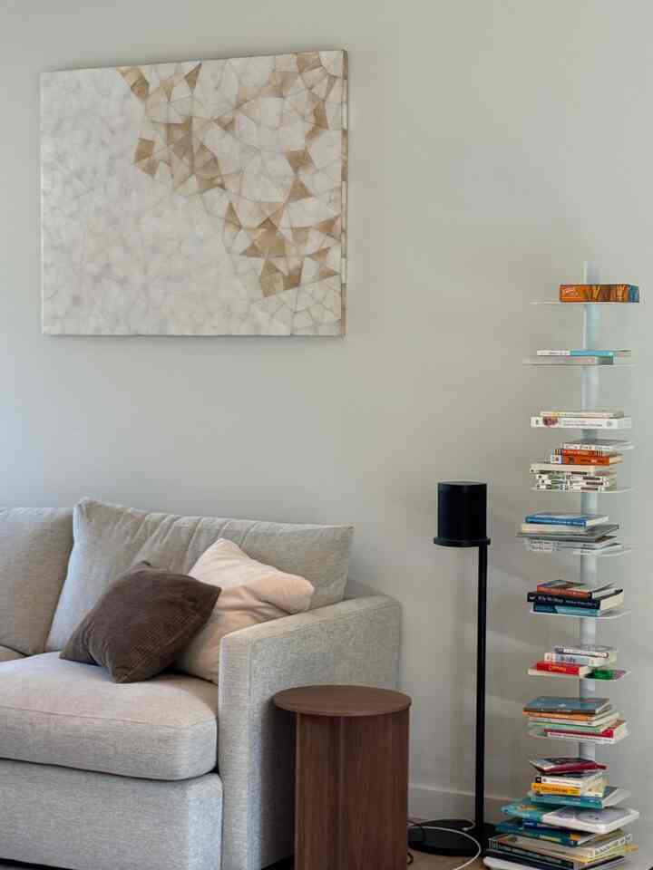 Soft textures, nothing fussy #livingroominterior #livingroom #modernkitchen 