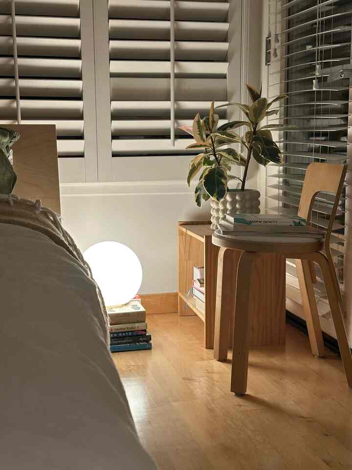Night time 📚curated reading nook
The Ikea sphere lamp is perfect for winding down at the end of the day 💡 #bedroom #nighttime #bedroom #bedframe #floyd #ikea #artek 
