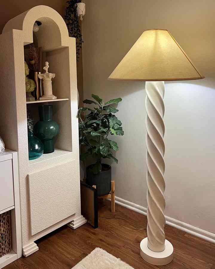 Soft light and neutral tones make the perfect shift from summer to fall 🍂✨


#latesummer #fallswitch #summertofall #seasonaldesign #livingroom 