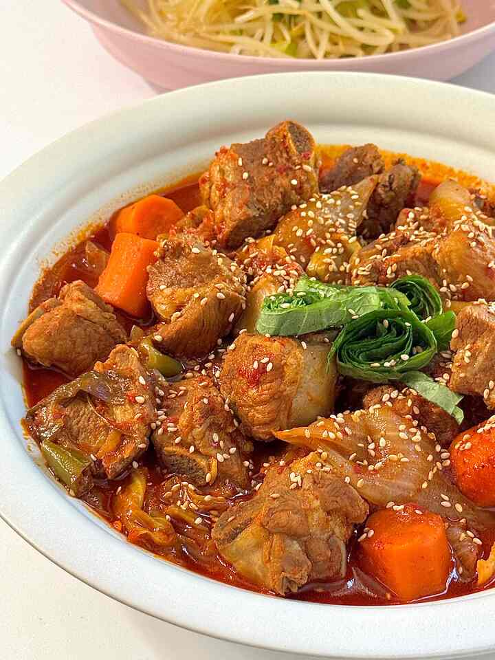 How can I resist? 🌶️
This soulful, home-cooked meal…
Spicy Pork Back Rib, a perfect comfort food!
Spicy enough to melt the stress away 🔥

#OhouseAmbassador #Soulfoodvibes #Homecooked #ComfortFood #SpicyAndSoulful #StressReliefOnAPlate
#FoodieLife #DailyEats #Koreanfood #tablesetting 

