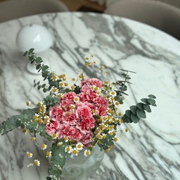 Fresh flowers, fresh vibes—styling our space with elegance on a budget.
#homeaccents #homeaccessories #budget #hometips #homedecor