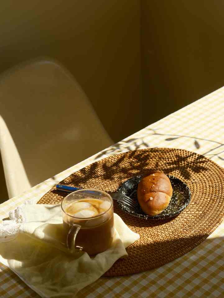 Akhir-akhir ini aku lagi suka bikin kue 🤎 roti brioche asin + kopi pagi = bahagia

#baking #morningcoffee #coffeeroutine