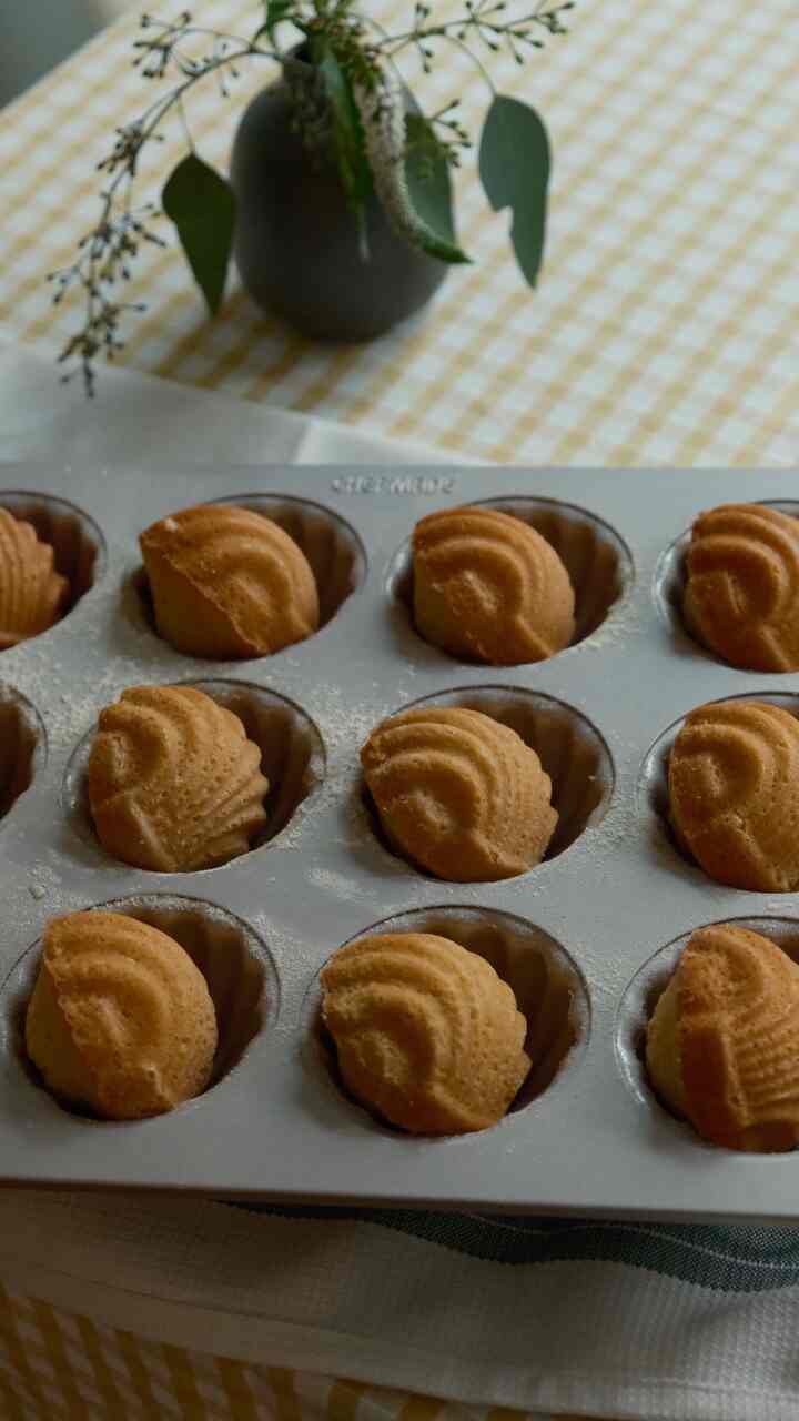 baking is my therapy 🤎

#madelaine #baking #diningtableinterior #kitchen 