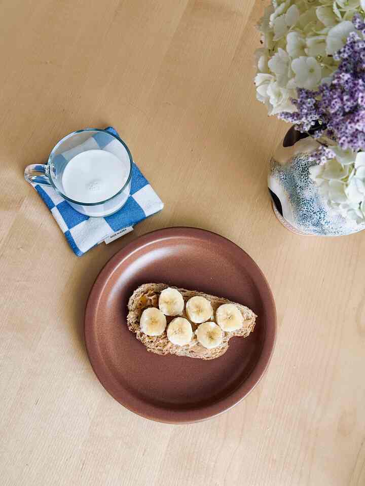 Weekend morning ☁️ 
Heath Ceramics Plate Redwood color
Watm color and matt texture goes really well with my wood dining table 🤎
#kitchenare #tableware #heathceramics #highqualitytableware #homegoods #breakfast 