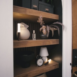 An open closet with dried plants and sensor lights makes every entrance inviting.
#entrywaydecor #entrancedecor #entrywaydesign #opencloset #closetorganization #closetstorage #closet #arched #entranceinterior #entrancehall #Entranceshoecabinet #sensorlight #ikea