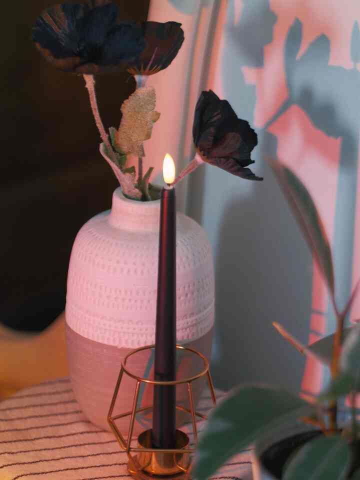 A candle with dark florals by the mirror adds a touch of mystery.

#entrywaydecor #entrancedecor #entrywaydesign #candleholder #candle #ikea #Halloween #Halloweeninterior 