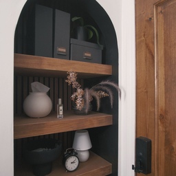 A neatly styled arched open cabinet creates a warm and welcoming vibe.
#entrywaydecor #entrancedecor #entrywaydesign #entrancehall #entranceinterior #Entranceshoecabinet #entrancehallwayinterior #opencloset #DIY #modern #Nordicinterior #fallinterior 

