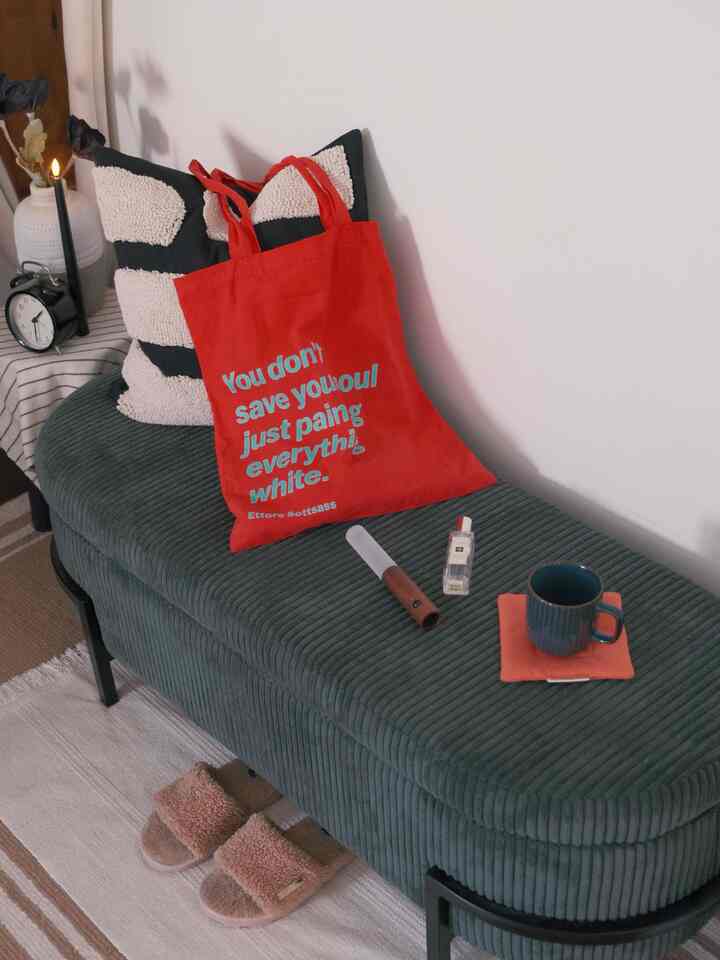 Benches with coffee, bags, and guest slippers offer comfort right at the door.

#entrywaydecor #entrancedecor #entrywaydesign