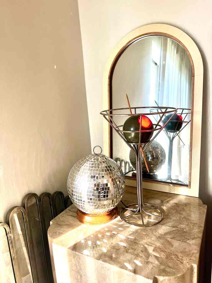A disco ball is my favorite budget-friendly accent 🪩✨
It catches the light and instantly makes the room feel more stylish and fun 🤍

#homeaccents #budget #budgetfreindly  #homedecor #affordablestyle #homestyling #apartmentdecor 
