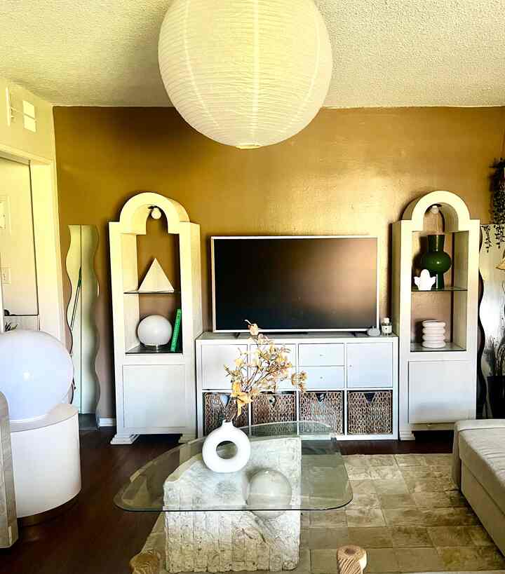 This pendant light is my budget-friendly statement piece ✨

#homeaccents #budget #homedecor #affordablestyle #lightingdecor #homestyling 
