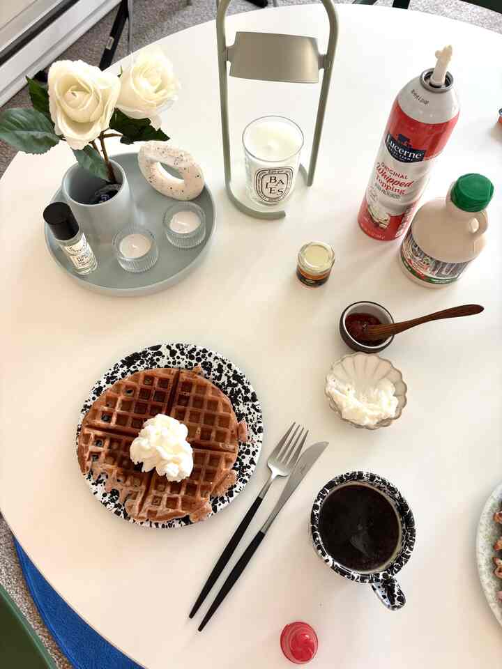 Sunny days are perfect for a cozy home brunch ☀️🍳🥞


#brunch #brunchtable #roundtable #coffeetime #coffeecup #plate