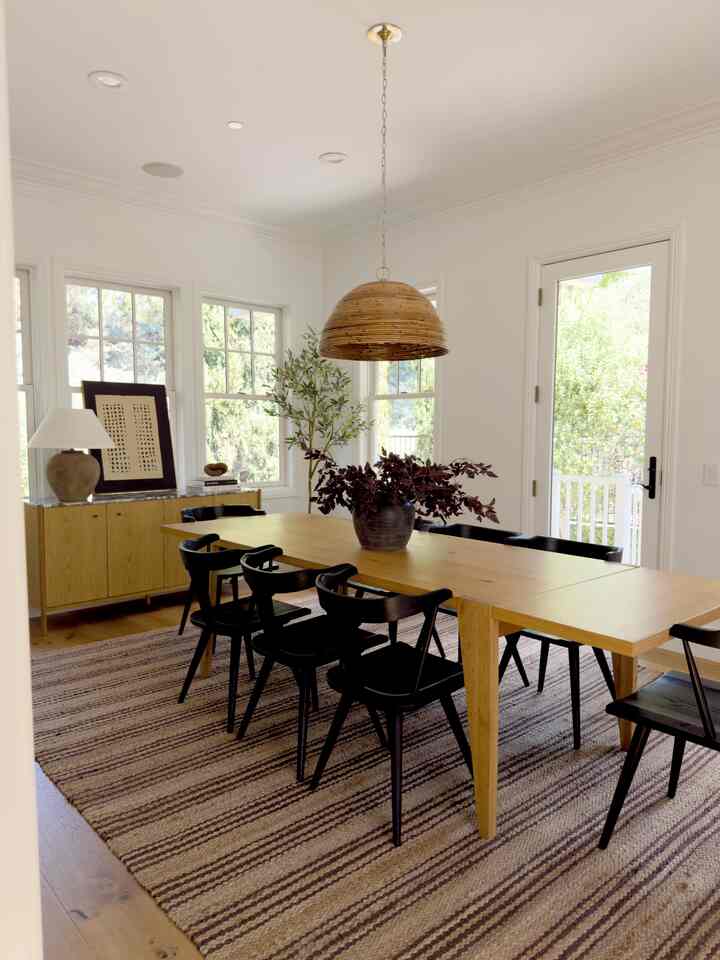 Cozy, fall vibes with faux florals. #diningroom #diningroomdecor #fallstems