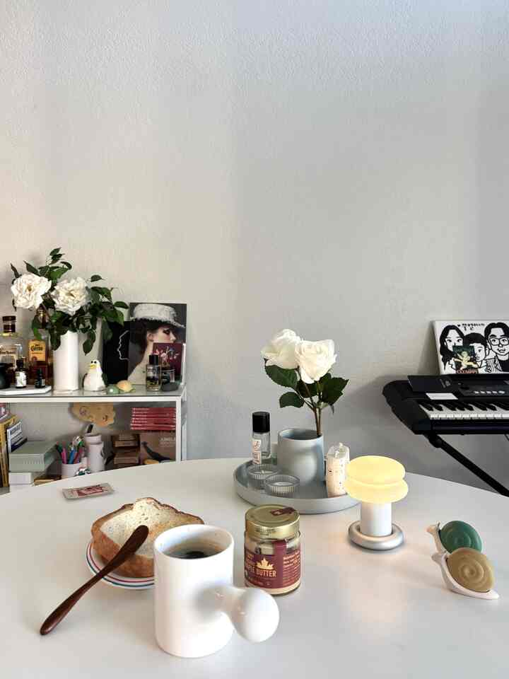 I found a small, cute item that has a special function 👍🏻👍🏻
It’s a package cutter you can stick on your fridge or front door. Isn’t it adorable?

#goods #packagecutter #cutter #staionary #kichenitem #piglab #homeaccessory 