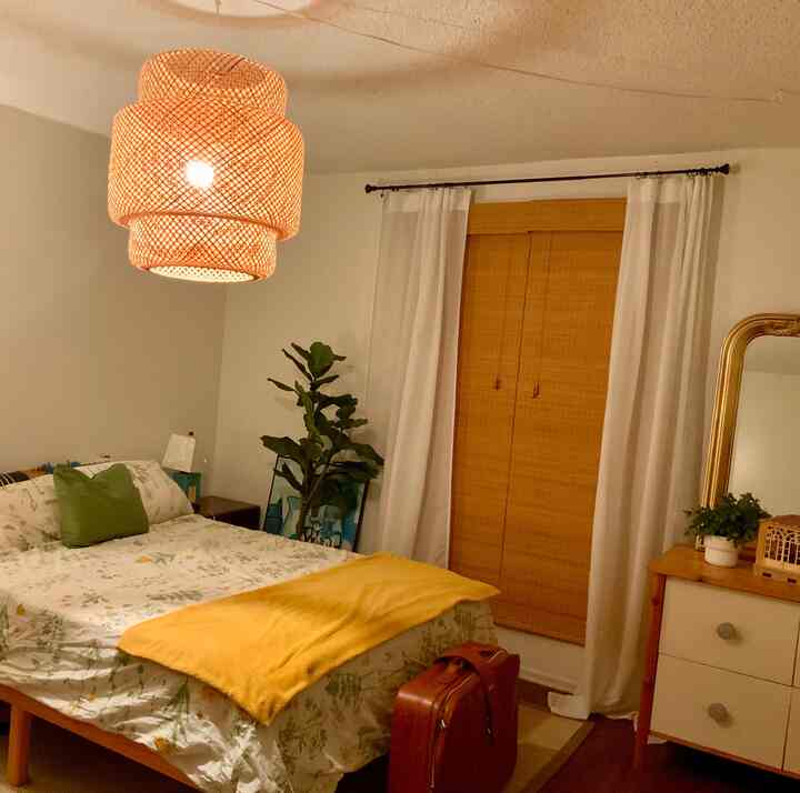 🌿 A little light and color go a long way
this cozy corner feels so me. 

#MySpaceMyStyle #HomeWithPersonality #bedroom #howyouhome #houseinspo #roominspo #오하우스 
