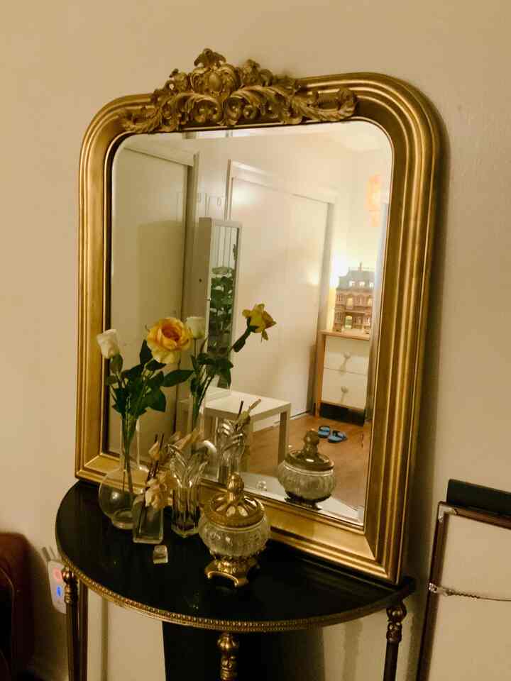 ✨ Spray, add, create 
this vintage-inspired mirror turned into my own DIY statement piece.


#MySpaceMyStyle #diy #HomeWithPersonality #howyouhome #houseinspo #roominspo