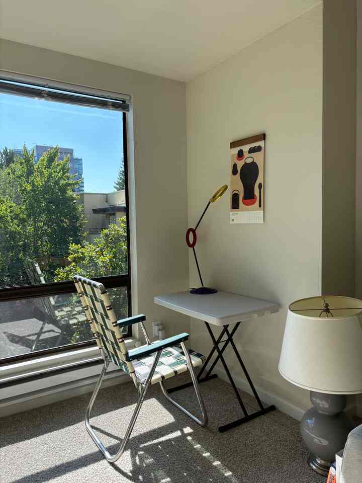 Set up a cozy little corner to work. How is it?

#homeoffice #desk #workplace #cozycorner