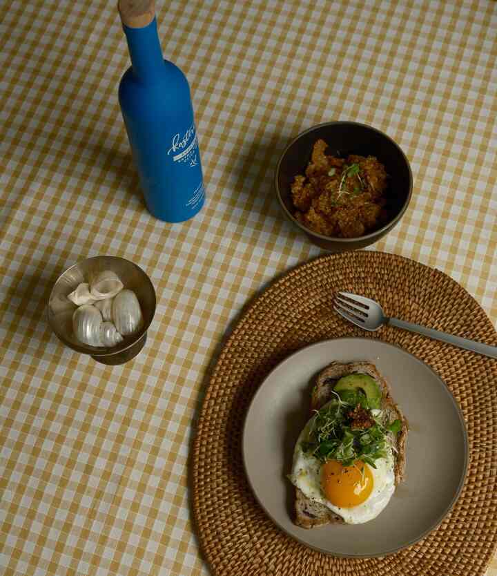 quick brunch while working from home 🥚🍳

#brunch #tablesetting 