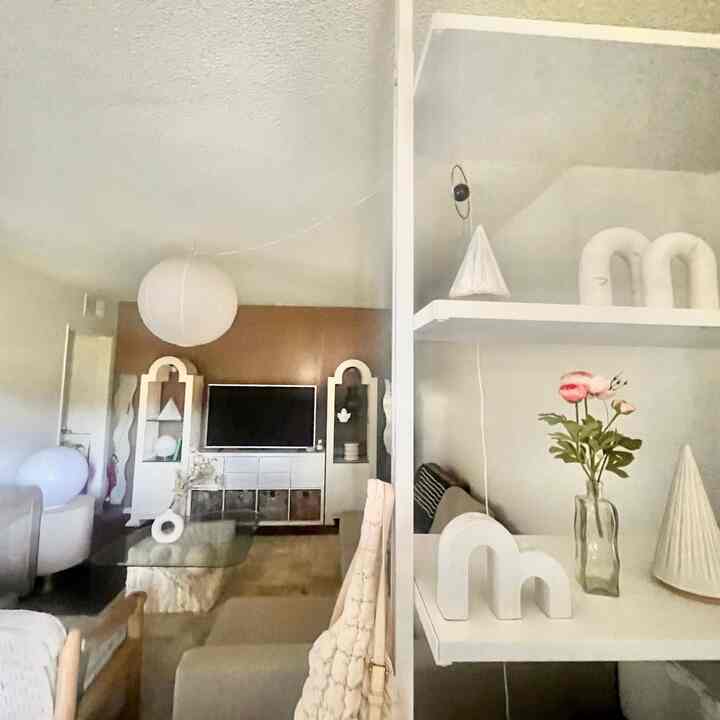 🎨 Added a shelf to divide the space. functional, but also a chance to style with little objects that feel like me.

#MySpaceMyStyle
#HomeWithPersonality #howyouhome #houseinspo #roominspo