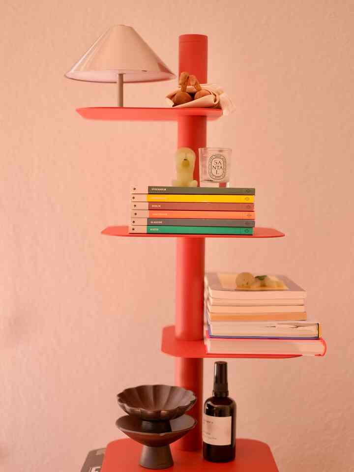 Happy Friday!

One of these smiskis fell off the shelf during the small earthquake that happened last week in the Bay Area 🥲 so glad nothing broke off though!

#livingroom #livingroomshelf #smiskis #diptyque #livingroomdeco