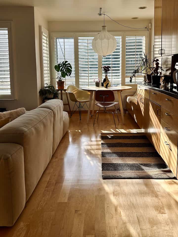 Living room • dining space 
My favorite corner with abundant lightings in afternoon
#myspacemystyle #howyouhome #houseinspo #roominspo #livingroomdecor #diningdecor
