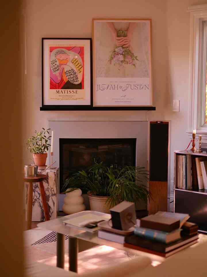 Happy Monday! Out of all the wall decos we have at home my favorite is the wedding poster we designed for our big day 😌💐

#livingroom #livingroominterior #walldeco #coffeetable #moderneclectic #cozylivingroom