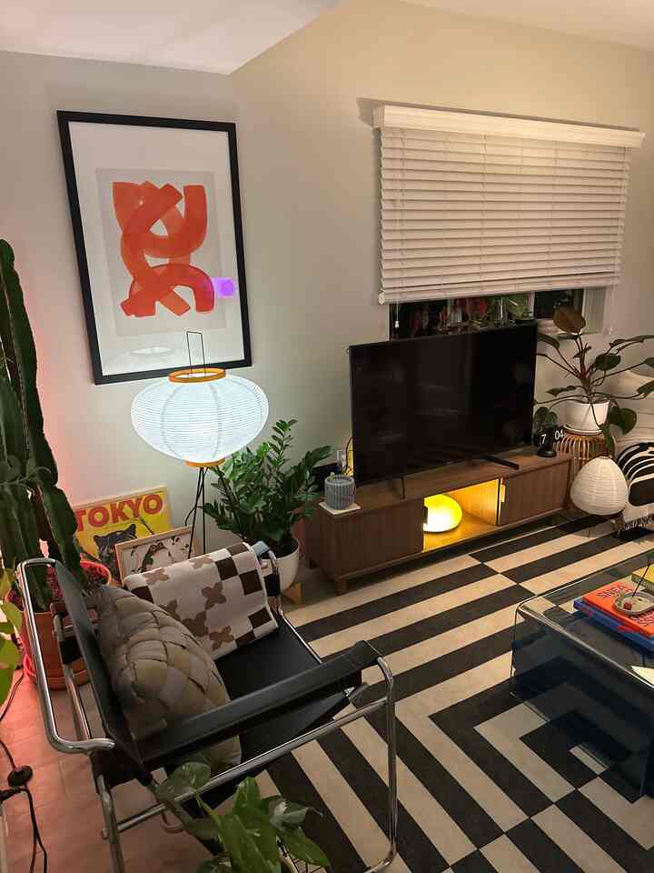 Lamps are on 🥹

#homebody #apartmenttherapy #homedecor #design #cozyhome #home #decor #interior #interiordesign #motivation #homedesign #home #apartment #apartmentliving #vibes #favorite #apartmentdecor #interiorhome #homevibes #myinteriorstyle