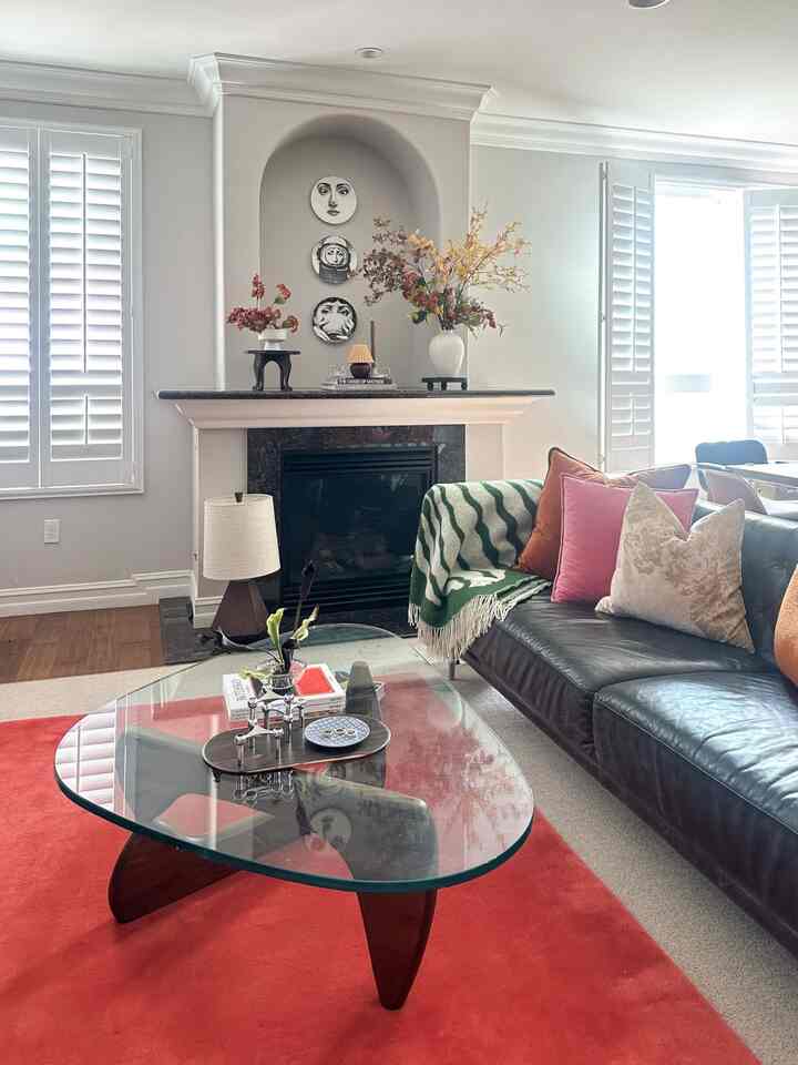 BEFORE&AFTER- Our living room got a seasonal refresh!
cozy autumn vibes and a few budget-friendly pieces from Target made all the difference🤎

#budgetfriendly #beforeandafter #afforabledesign #homedeocronabudget
#livingroominterior #falldecor #target #flowerarrangement #ruginterior #noguchitable #coffeetable #coffeetabledecor 