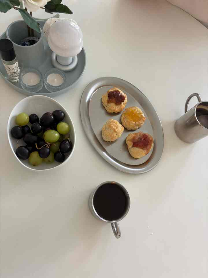 I baked my first scone in my life!

#scone #baking #teatime #roundtable #tableware #metalplate #stainlessteel