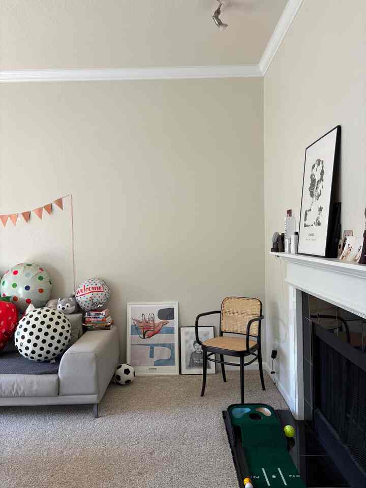 Ready for party night 🎉🥳🎈🎊


#livingroom #party #balloon #partyroom #colorofhouse #frame #frameinterior